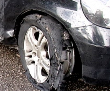 Rodas do carro que estudante dirigia estavam destruídas, em Vitória