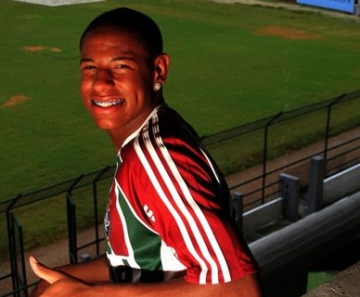 Robert vai assinar seu primeiro contrato com o Fluminense nesta sexta-feira, data de seu aniversário de 16 anos 