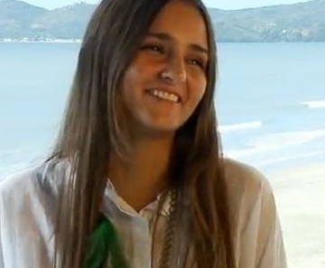 Catarina decidiu leiloar sua virgindade pela internet