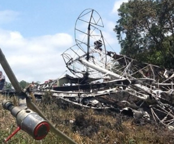 Avião ficou completamente destruído após ter pegado fogo