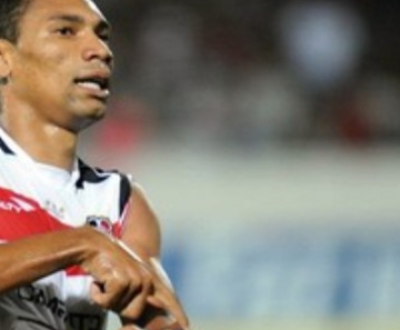 Flávio Caça-Rato, atacante do Santa Cruz 