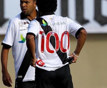 Carlos Alberto fez 100 jogos pelo Vasco contra o Atlético-GO, há dez dias, e passou em branco, assim como Alecsandro, que está fora do clássico contra o Botafogo, nesta quinta 