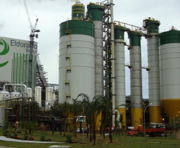 Maior fábrica de celulose irá operar em Três Lagoas, em Mato Grosso do Sul. A capacidade instalada de produção é para 1,5 milhão de toneladas por ano. 