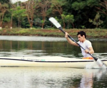 Expressão de força, treino intenso na lagoa do grupo Lucion em Vera.