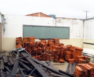 Teto da escola ruiu no segundo semestre de 2011