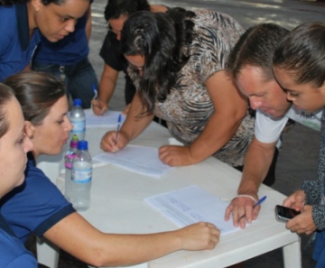 Coleta de assinaturas pedindo providências para governo estadual reforçar segurança em Sinop