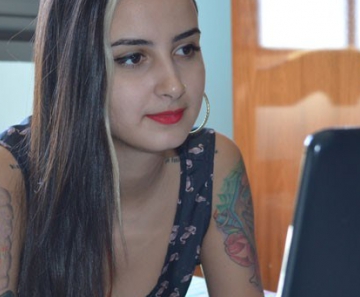 Gabriela Natália da Silva, ou Lola Benvenutti, se formou no curso de letras na UFScar