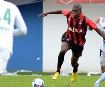 Douglas Coutinho: artilheiro no estadual, com 11 gols 