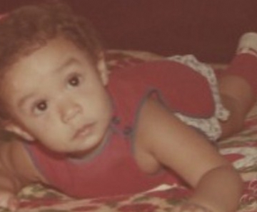 Katyene, hoje com quase 30 anos, recorda da infância com tristeza 