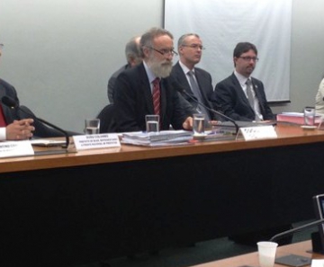 Audiência pública na Câmara, que reuniu parlamentares, médicos, entidades da saúde e governo para debater trabalho de médicos estrangeiros no Brasil 