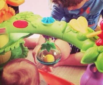 Claudia Leitte posta foto dos filhos brincando 