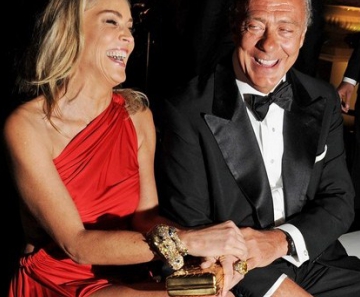 Sharon Stone capricha na cruzada de pernas