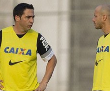 Chicão e Alessandro, em treino do Corinthians 