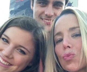 Danielle Winits com Alice Wegmann e Guilherme Leicam 