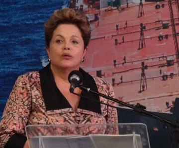 Dilma Rousseff discursa durante inauguração de navio em Suape nesta segunda-feira (20)