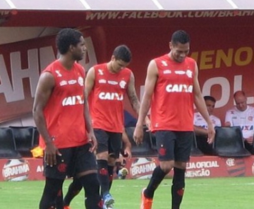 Luiz Antonio e Hernane treinam no time titular do Flamengo nesta quarta