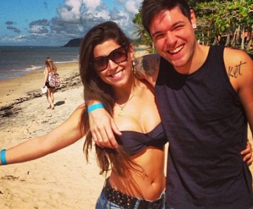 Ex-BBBs Andressa e Nasser em Arraial D'ajuda, na Bahia
