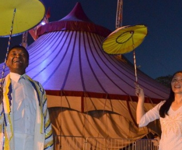 Equilibrista e a esposa fazem apresentações em dupla há mais de cinco anos