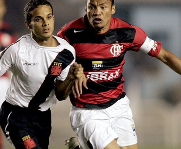 Jônatas em campo com a camisa do Flamengo 
