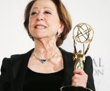 Fernanda Montenegro mostra prêmio Emmy Internacional 
