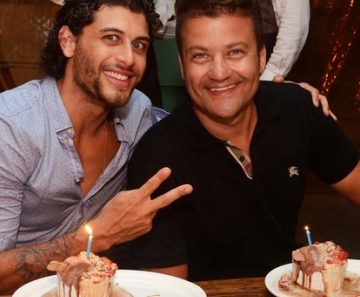 Jesus Luz e o empresário Peterson Ibrahim em restaurante na Zona Oeste do Rio 
