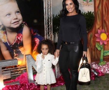Scheila Carvalho e filha - aniversário Brenda