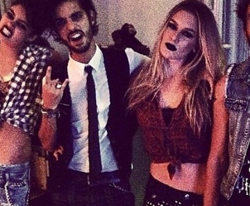 Sophie Charlotte e Fiorella Mattheis com amigos