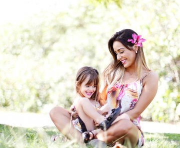 Leticia diz que a filha lhe pede um irmãozinho: "Quero estar casada para ter outro filho" 
