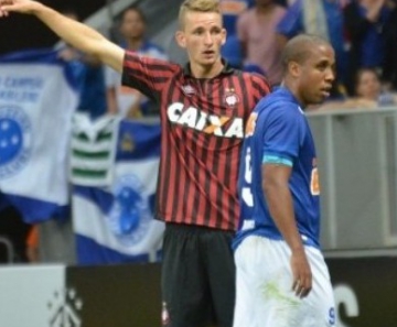 Léo Pereira deve estrear como titular do time principal 