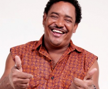 Compadre Washington está de volta com o grupo É o Tchan! e faz sucesso com bordão em propaganda de TV 