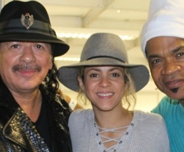 Shakira postou foto com Carlos Santana e Carlinhos Brown