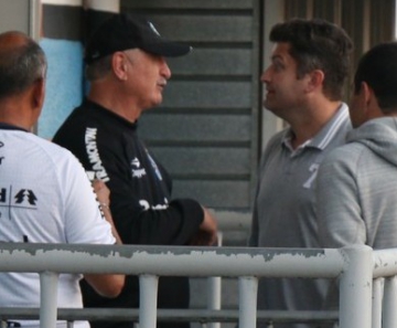 Ex-jogador Carlos Miguel visita Felipão 