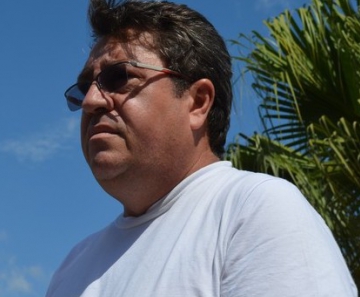 Umberto de Souza, de 49 anos, busca suspeita de matar o filho adolescente