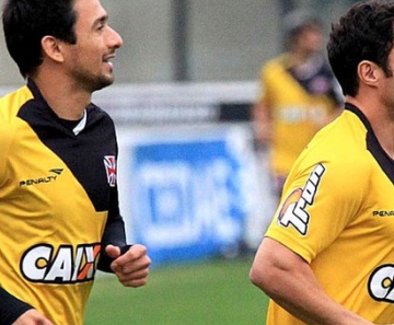 Kleber (dir.) chegou ao Vasco durante a Copa e tem dois gols pelo clube 