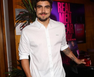 Caio Castro em lançamento de perfume em São Paulo