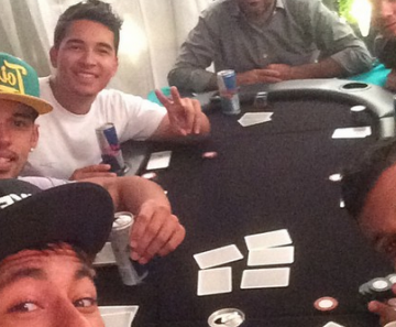 Neymar joga pôquer com amigos 