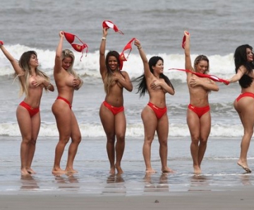 As misses Bumbum no Guarujá. Da esquerda para a direita: Vanusa Hoppe, Ana Paula Souza, Renata Alves, Bruna Valentim, Claudia Alende, Rebeka Francis e Patrícia Oliveira