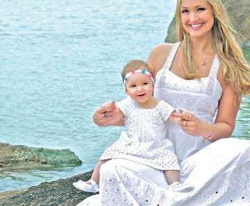 CLAUDIA BOSSLE DE CAMPOS E A FILHA MARIA AMÉLIA 