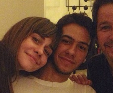 Negrini e Murilo com o filho deles, Antônio, de 18 anos  