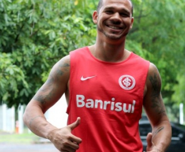Nilton, volante do Inter, esbanja simpatia para falar de seus objetivos para 2015