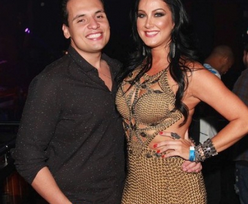Helen Ganzarolli e o namorado, Bruno, em show em São Paulo