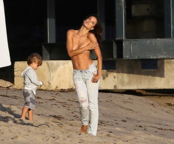 Alessandra Ambrósio e o filho Noah
