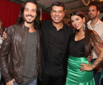 Maurício Mattar com os filhos, Luã Mattar e Petra Mattar, em restaurante na Zona Oeste do Rio