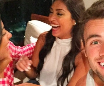 Ex-BBBs Amanda, Talita e Rafael no Rio