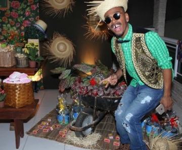 Famosos vão a festa julina na Casa do Nego do Borel 