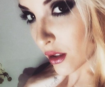 Clara Aguilar posa provocante e fãs elogiam: 'Uma verdadeira deusa'