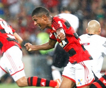 Márcio Araújo comemora gol do título Carioca em cima do Vasco em 2014 