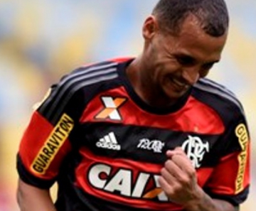 Alan Patrick vibra com um de seus gols na vitória sobre o Goiás no domingo