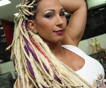 Valesca Popozuda exibe novo visual 