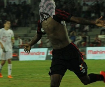 Yago faz aos 45 do segundo tempo o gol de empate do Atlético-PR